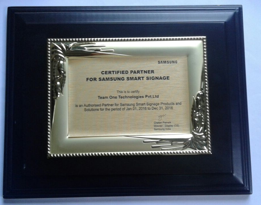 Team One award and recognition 03